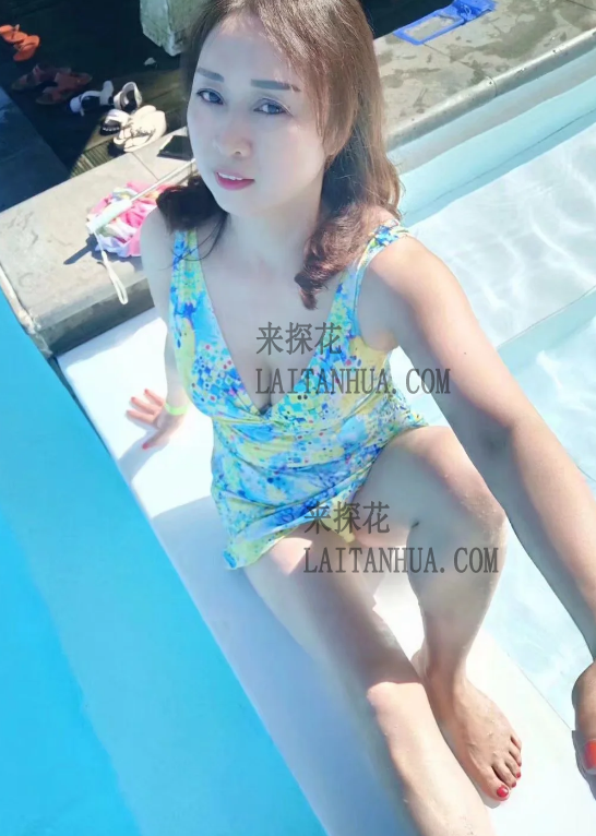 岛内火车站 美少妇 小雨