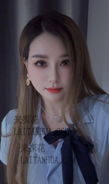 广州海珠乐妍很健谈是个爱笑的女孩