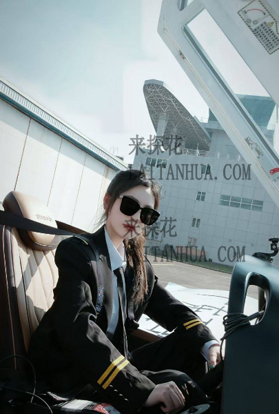 广州禅城区唐鄢骚气无比，反差感十足。