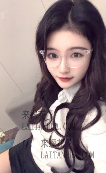 广州南海区思思妆和发型港风非常高挑