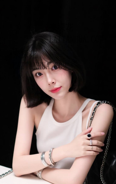 武汉洪山区嘉欣170+前凸后翘