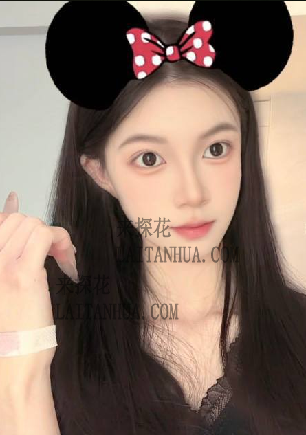 武汉洪山区小七五官精致非常有气质