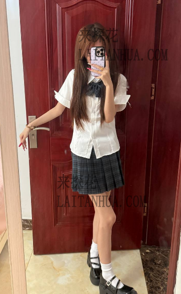 武汉洪山区小苏苏05年比较瘦无纹身