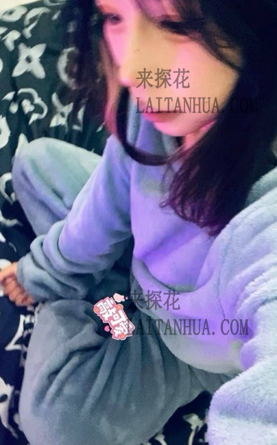 西安未央区小果05年嫩妹身材纤细