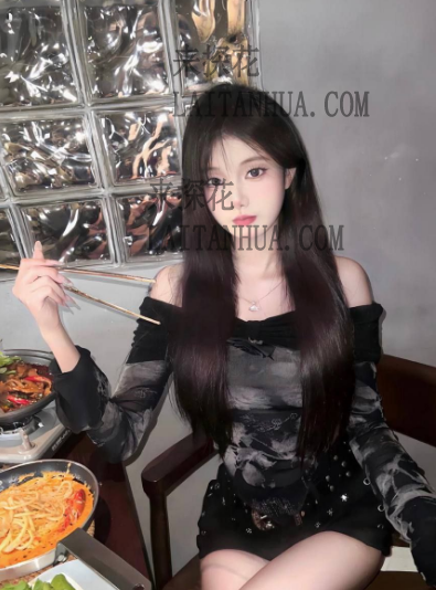 深圳龙岗云云06年三点粉嫩水多紧致